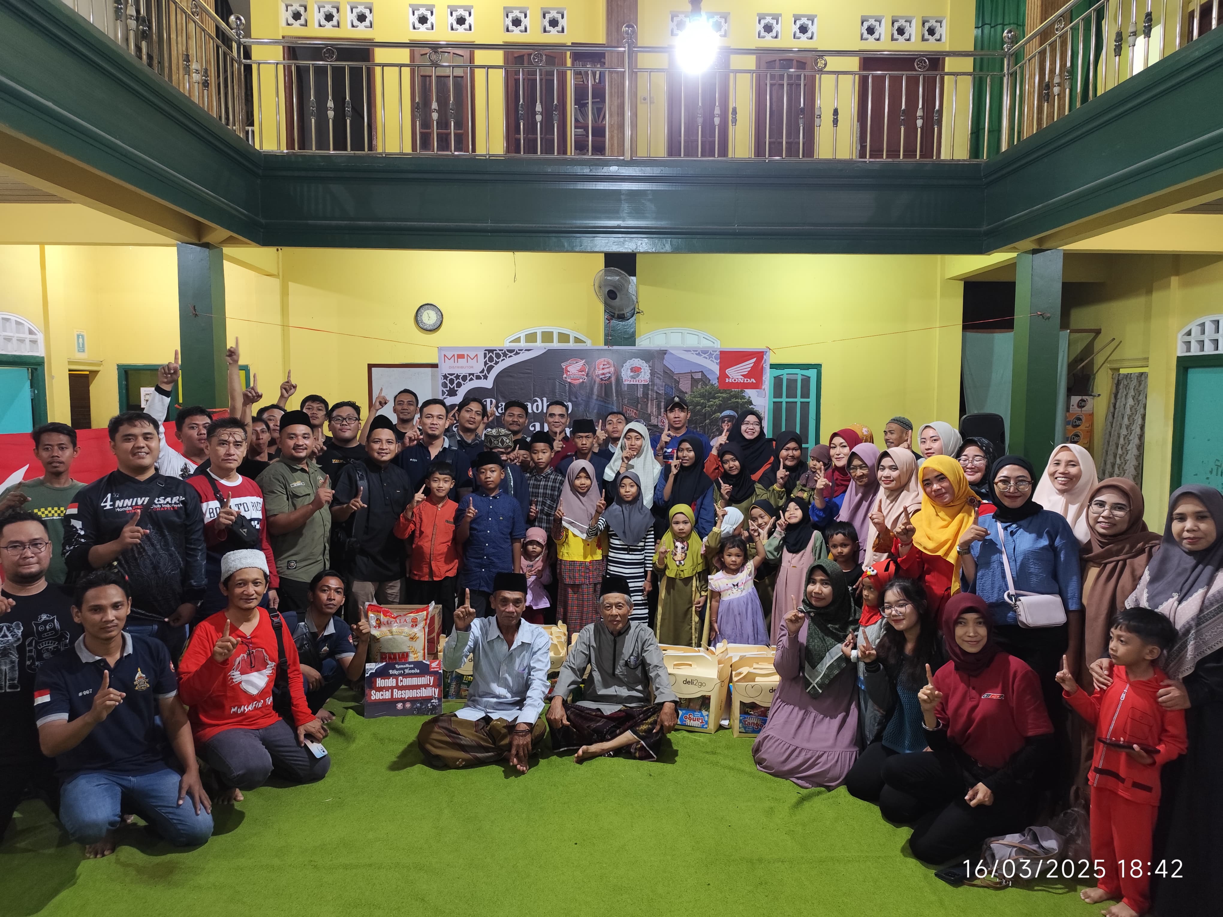 Kebersamaan di Bulan Suci, Honda Bikers Jatim Gelar Aksi Peduli Sesama